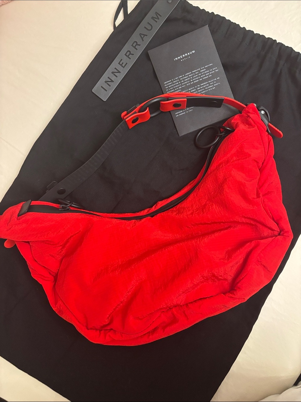 Innerraum Shoulder Bag in Red